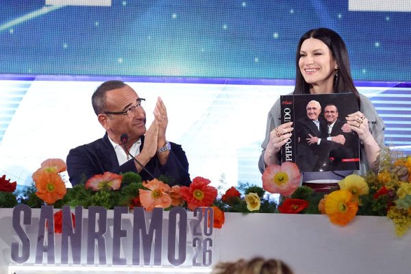 SANREMO, ITALY - FEBRUARY 23: Carlo Conti and Laura Pausini attend the 76th Sanremo Music Festival 2025 press conference at Teatro Ariston on February 23, 2026 in Sanremo, Italy. (Photo by Daniele Venturelli/Getty Images)